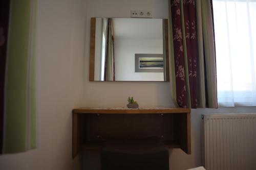 Jasmin - image 5