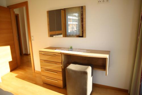 Jasmin - image 3