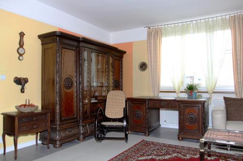 One-Bedroom Apartment with Fireplace image 9