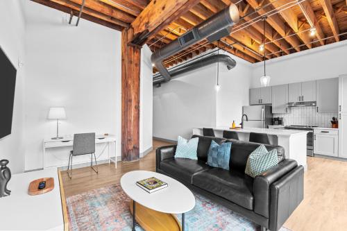 5 Star Riverfront Loft-Gated Parking-G201 in Saint Louis, USA