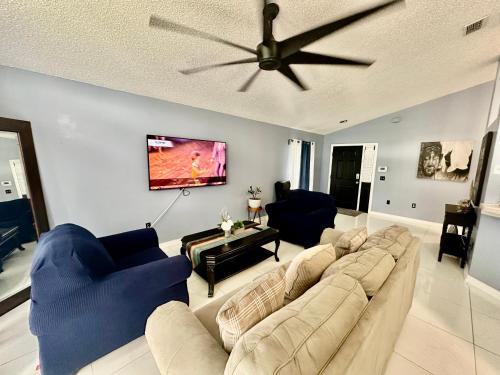 Grand Superior 4BR Pool House near Disney Parks in Davenport, USA