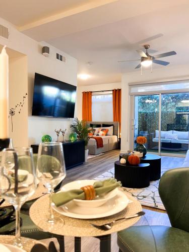 Luxury Open BD w Pool, Parking, & WD 133 in Los Angeles (CA)