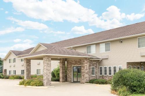 . Western Inn & Suites