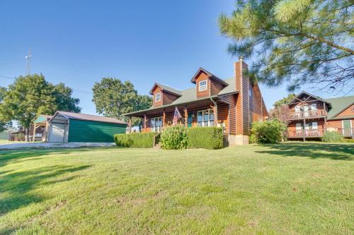 . Incredible Log Home 1 Mile From Lake Tenkiller