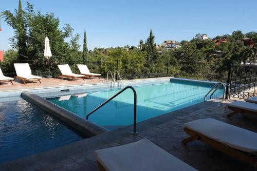 Melancholy Hill Sprawling Views of Endless Summer in San Miguel de Allende, Mexico