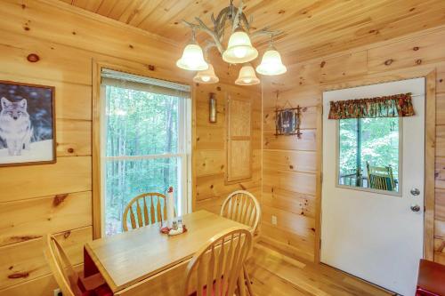 Pet-Friendly Byrdstown Cabin with Fire Pit and Porch! in Frogue, USA