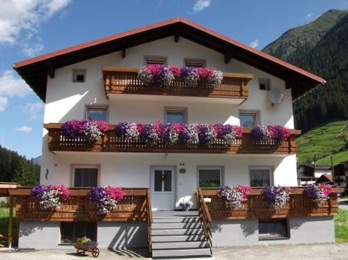 Haus Alpenrose - Location saisonnière - Sankt Leonhard im Pitztal