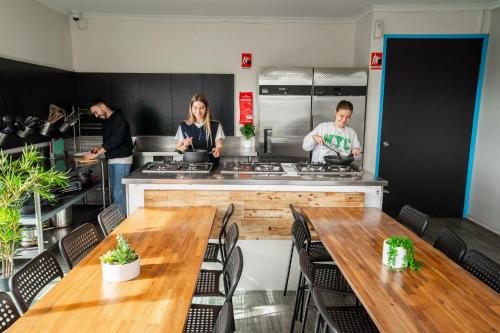 Mad Monkey Melbourne – Melbourne, GA