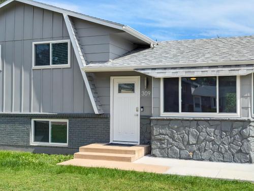 Stylish Professionally Run Well Maintained 4BR Home near Ft Carson in Colorado Springs, USA