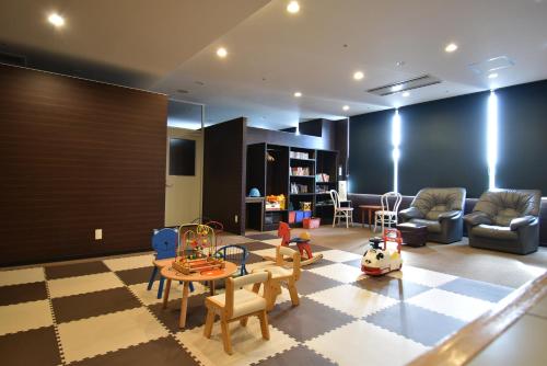 兒童遊樂場, 公園山酒店 (Hotel Park Hills) near 白金青池