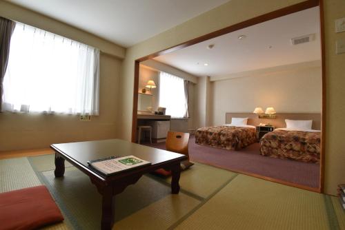 room detail thumbnail 1