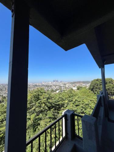 Hillside Close To Dtla 3br Stunning Views in Los Angeles, USA