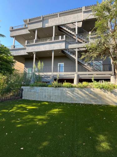 Hillside Close To Dtla 3br Stunning Views in Los Angeles, USA