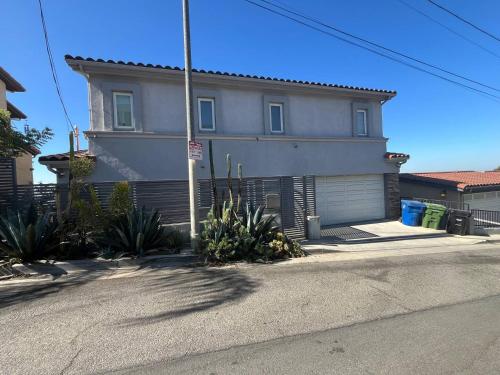 Hillside Close To Dtla 3br Stunning Views in Los Angeles, USA