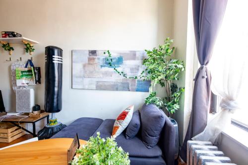 Boho Suite by Delicate Stays ROOM ONLY 25 min to Times Square near citi field, US open SHARED BATHROOM CAT FRIENDLY ONLY in Jackson Heights, USA