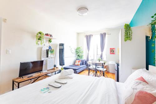 Boho Suite by Delicate Stays ROOM ONLY 25 min to Times Square near citi field, US open SHARED BATHROOM CAT FRIENDLY ONLY in Jackson Heights, USA