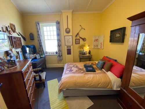 1 queen bed