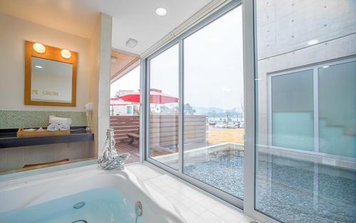 tongyeong monopeoni pensyeon in Yongnam-myeon