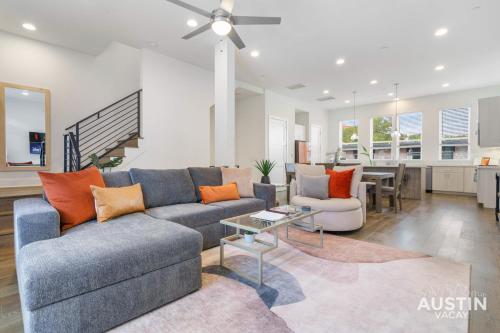Urban Oasis 1 Mile from UT plus Garage and Rooftop in Austin, USA