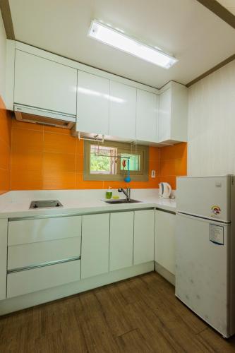 hongceon byeolbicheureuneunmaeul pensyeon in Chuncheon