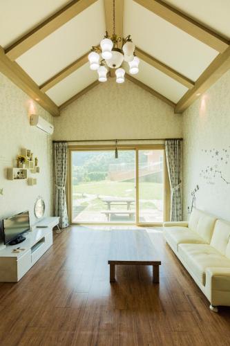 hongceon byeolbicheureuneunmaeul pensyeon in Chuncheon