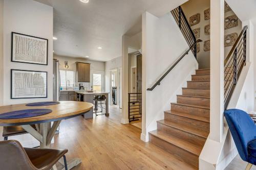 The Chestnut Downtown Rooftop Deck w Firepit