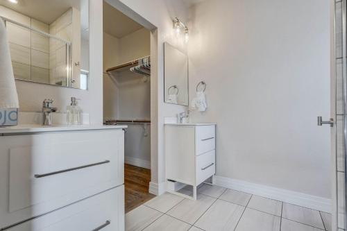 The Chestnut Downtown Rooftop Deck w Firepit