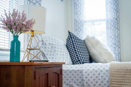 14a-Elegant, newly renovated apartment in Boston