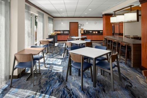 Fairfield Inn & Suites Bedford - image 14