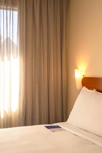 Sydney Harbour Hotel - image 6