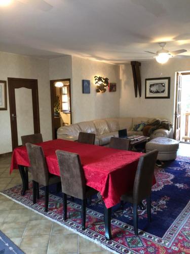 3 bedrooms, 5 beds