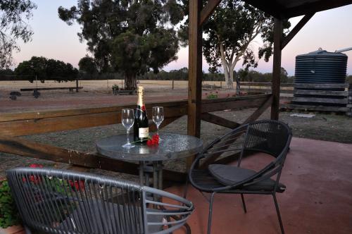 DONN4254C - Wilga Farm Stay - Cockatoo Cottage in Mcalinden
