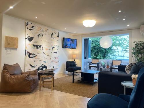 UPPER HOUSE nearby COEX