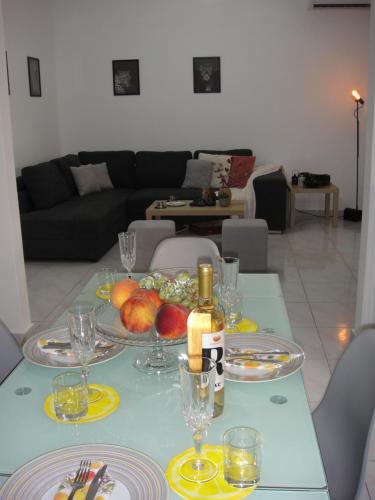 設施, The Grey House in 泰普希賽-烏永尼區