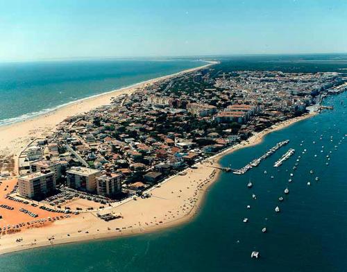 Casa céntrica, 3 dormitorios, gran terraza, cerca de la playa (Casa centrica, 3 dormitorios, gran terraza, cerca de la playa) in 蓬普翁布里亞