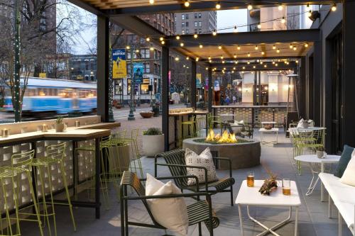 MOXY Memphis Downtown MOXY Memphis Downtown