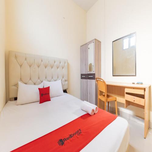 RedDoorz near RS Permata Cirebon – Cirebon, OH