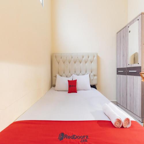 RedDoorz near RS Permata Cirebon – Cirebon, OH