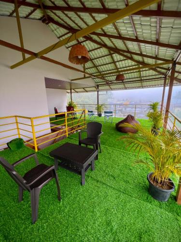 Balcony/terrace, iKyam (The Backpackers Hostel/Homestay) in Coorg