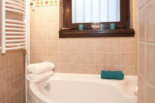 Gloria Apartment - image 9