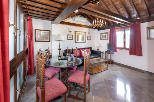 Apartamentos en pleno centro Aljibe Rodrigo del Campo 2A - image 2