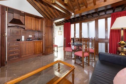 Apartamentos en pleno centro Aljibe Rodrigo del Campo 2A - image 9