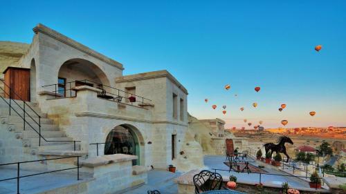 Phocas Cave Suites - image 10