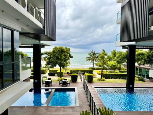 Escape Condominiums Beachfront Suites - Mae Phim - 수영장
