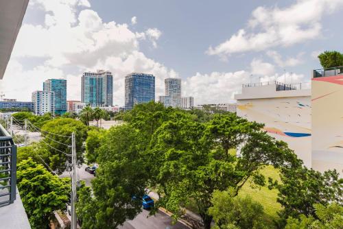 Blueground Edgewater gym pool ac balcony MIA-113 in Miami, USA