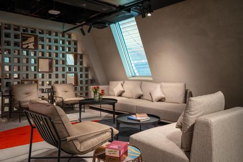 Étterem, AUHotel -Zayed International Airport-Located in Transit Area -Onwards Boarding Pass Required in Abu Dhabi Nemzetközi Repülőtér