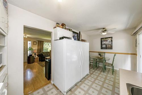 Langley Holiday Home - Stylish Room in Langley, Canada