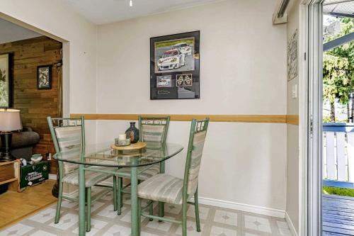 Romantic & Cosy Room - Minutes From Langley Downtown in Langley, Canada