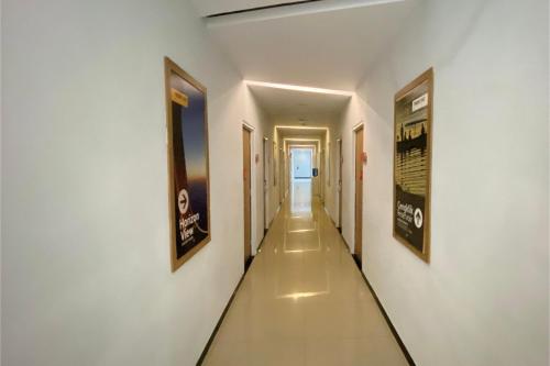 梭罗机场前一酒店