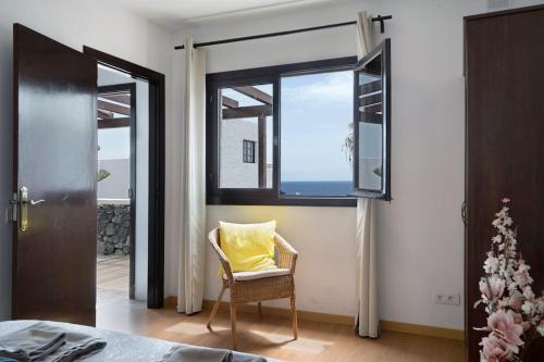 Playa Marina Ocean View Eco Bungalow in Tabayesco